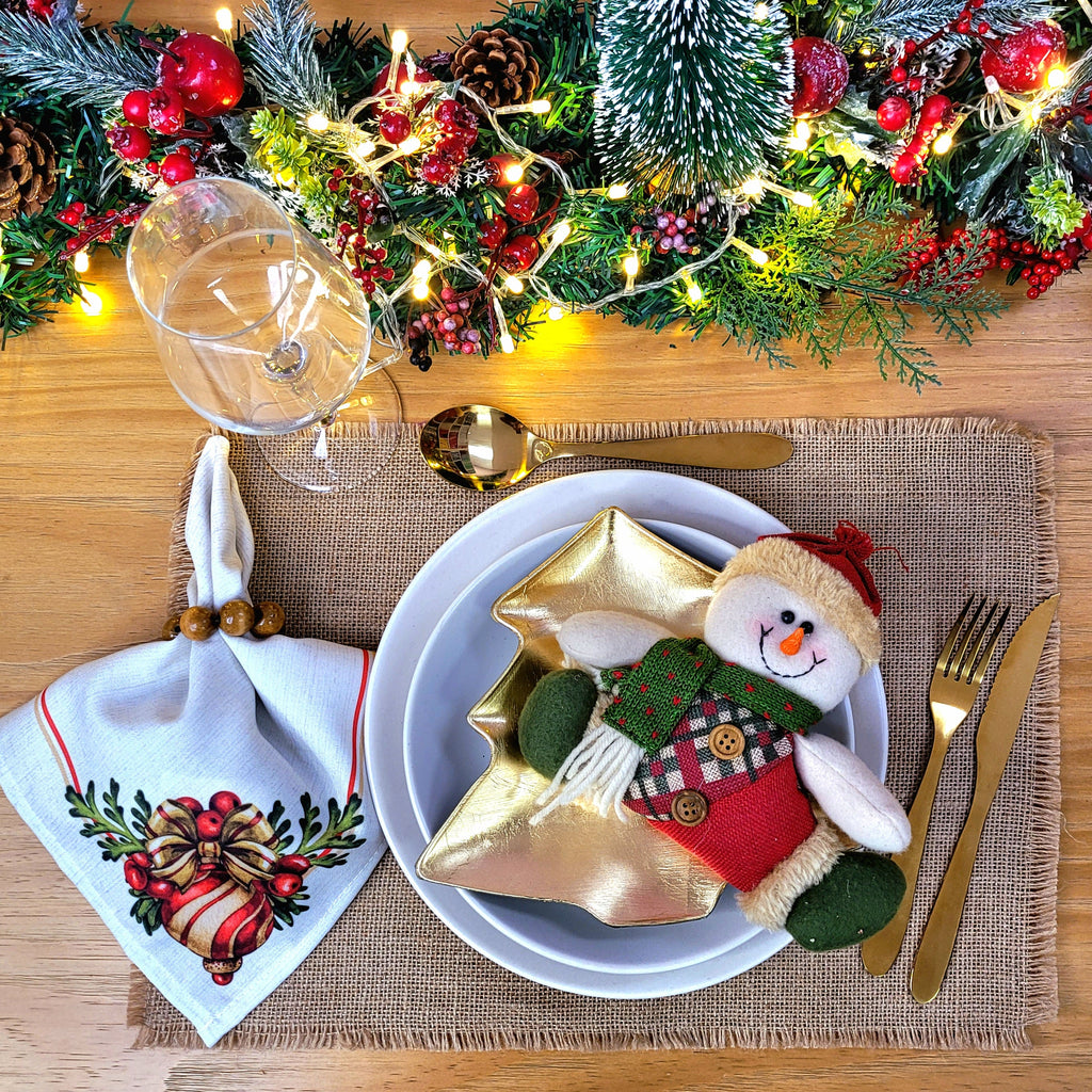 Charlo's Cloth Napkins Set of 4 Christmas Wreath 16" by 16" - Red